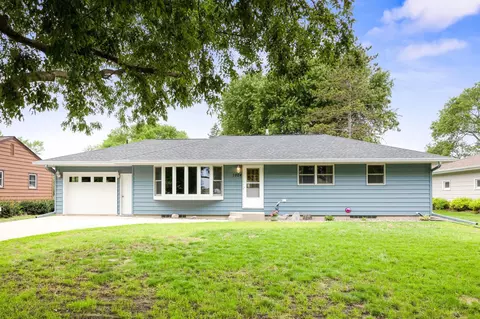 1004 N Main St, Winthrop, MN 55396