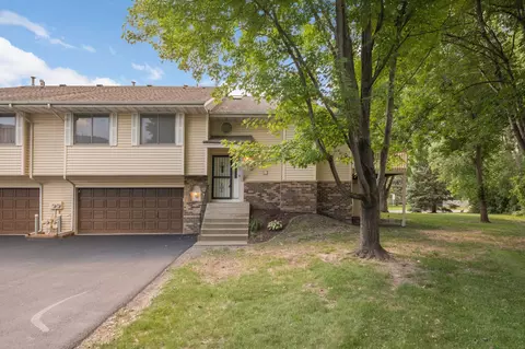 906 Evergreen Dr, Burnsville, MN 55337