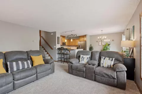 5121 Farnham Dr N, Hugo, MN 55038