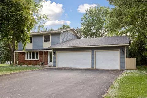 7141 Rice Lake Dr, Lino Lakes, MN 55014