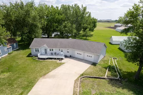 105 W High St, Russell, MN 56169