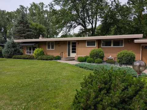 2420 Cedarwood Rdg, Hopkins, MN 55305