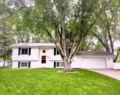 11619 5th St NE, Blaine, MN 55434
