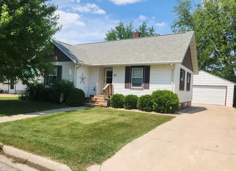 811 6th St SW, Pipestone, MN 56164