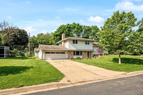 2501 Hayes Dr, Burnsville, MN 55337