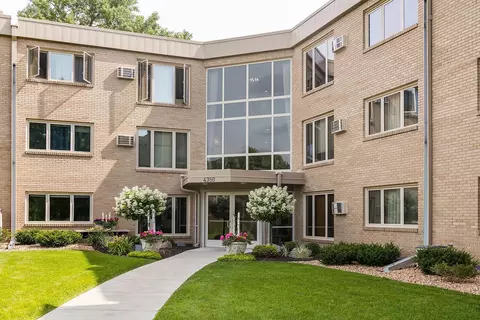 4350 Brookside Ct #212, Edina, MN 55436