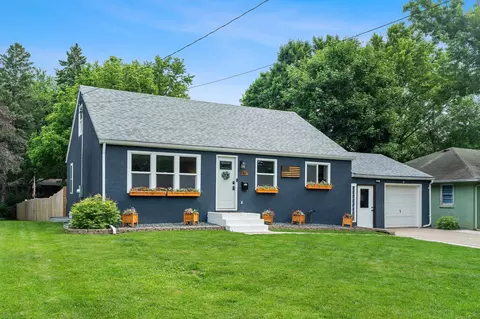 410 Greenvale Ave W, Northfield, MN 55057