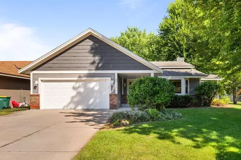 3242 Libby Ln, Vadnais Heights, MN 55127