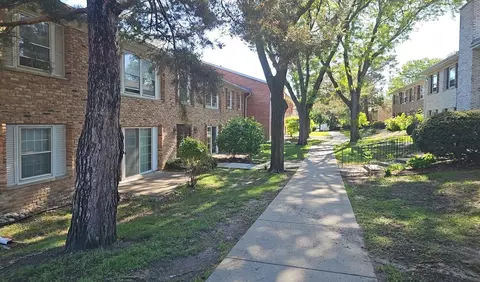 802 Old Settlers Trl #1, Hopkins, MN 55343