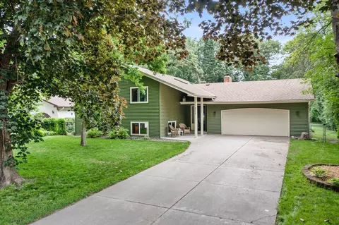 8409 Knollwood Dr, Mounds View, MN 55112