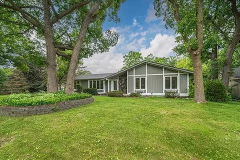 1496 N Innsbruck Dr, Fridley, MN 55432