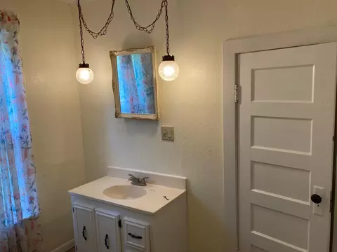 Bath - 643 Miller Ave, Windom, MN 56101 photo 2 of 3