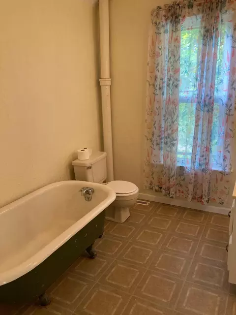 Bath - 643 Miller Ave, Windom, MN 56101 photo 1 of 3