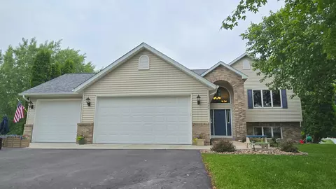 423 Durango Dr, Roberts, WI 54023