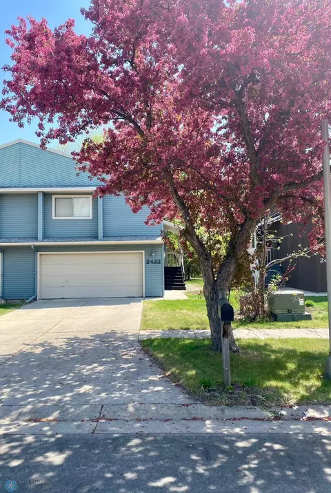 2422 Demores Dr S, Fargo, ND 58103