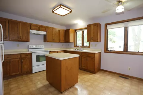 1716 Cottage Ave E, Saint Paul, MN 55106 photo 6
