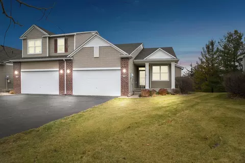 207 River Woods Dr W, Saint Paul Park, MN 55071