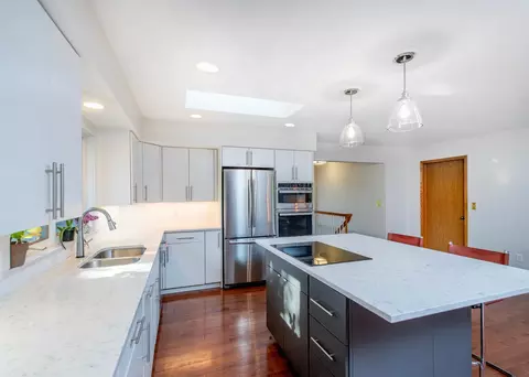 1070 Jefferson Ave, Saint Paul, MN 55105