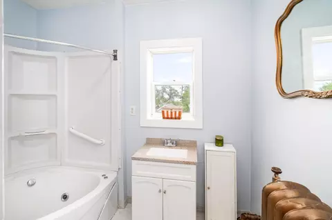 Bath - 416 E 6th St, Duluth, MN 55805 photo 1 of 1