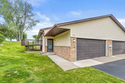 7174 Robinwood Ct, Woodbury, MN 55125