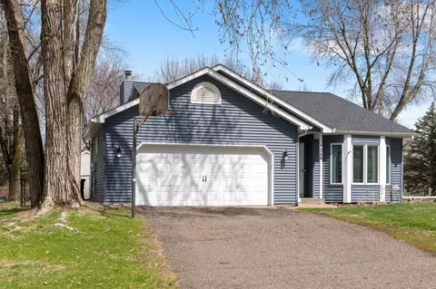 7546 17th St N, Oakdale, MN 55128