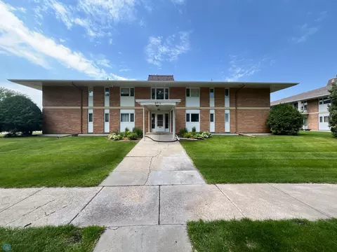 2711 12th St S #A2, Fargo, ND 58103