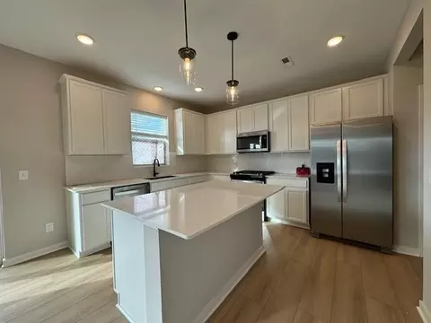 4822 Island Park Dr, Woodbury, MN 55129