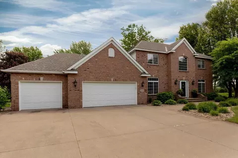 712 Falcon Ct, Sartell, MN 56377