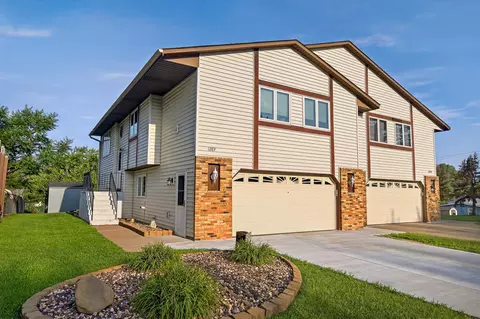 1289 Farrell St N, Maplewood, MN 55119