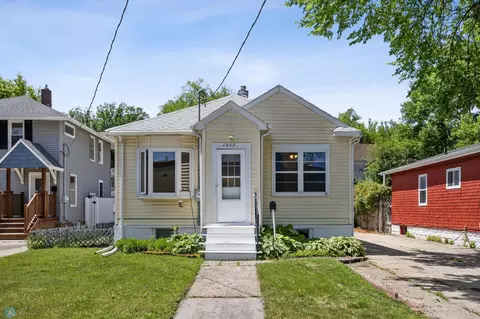 1307 5th St S, Fargo, ND 58103