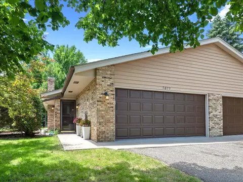 7079 Robinwood Trl, Woodbury, MN 55125