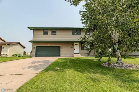 1922 13th Ave N, Moorhead, MN 56560