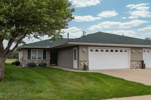 1812 Clubhouse Dr NE, Stewartville, MN 55976
