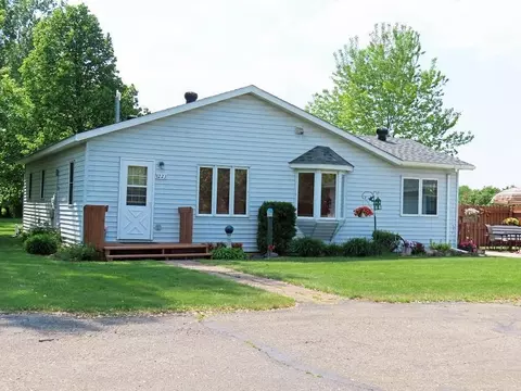 1223 Elizabeth Ave N, Thief River Falls, MN 56701