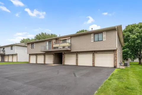 3278 Greenbrier St #3278D, Vadnais Heights, MN 55127