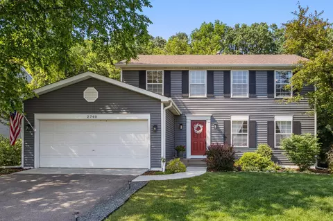 2740 Simons Dr, Chaska, MN 55318
