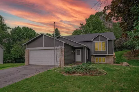 9211 Jeffery Ave S, Cottage Grove, MN 55016