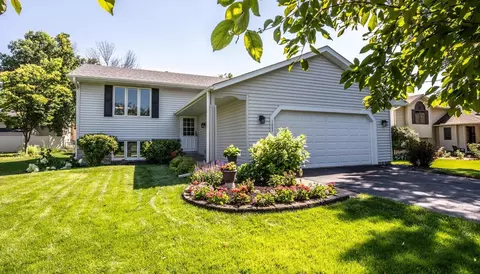 1007 Savannah Rd, Eagan, MN 55123