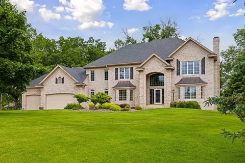 2 Bent Tree Ln, North Oaks, MN 55127