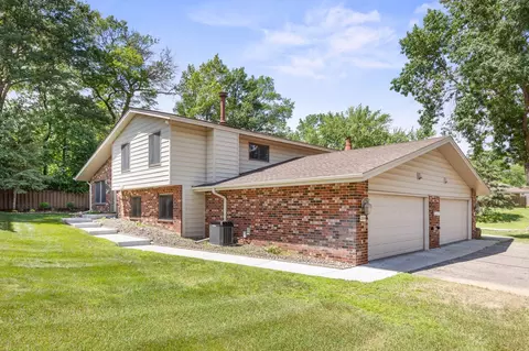 2304 Wildwood Trl, Minnetonka, MN 55305