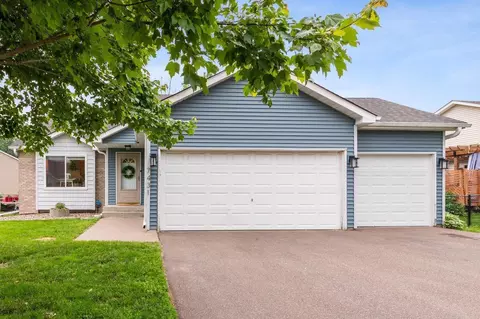 7431 52nd St N, Oakdale, MN 55128