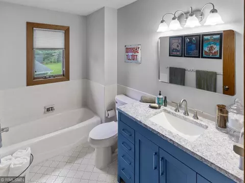 Bath - 3920 Linden Cir, Excelsior, MN 55331 photo 3 of 4
