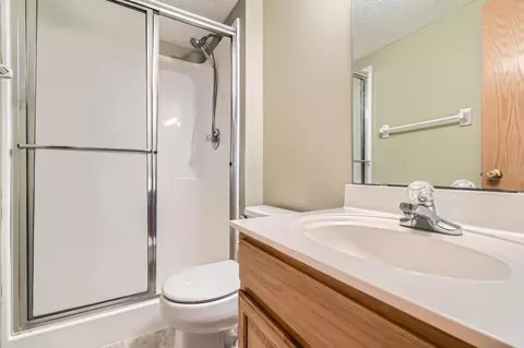 Bath - 604 Crane Creek Ln, Eagan, MN 55121 photo 4 of 5
