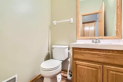 Bath - 604 Crane Creek Ln, Eagan, MN 55121 photo 5 of 5