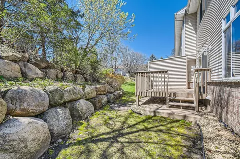 Exterior - 604 Crane Creek Ln, Eagan, MN 55121 photo 4 of 5