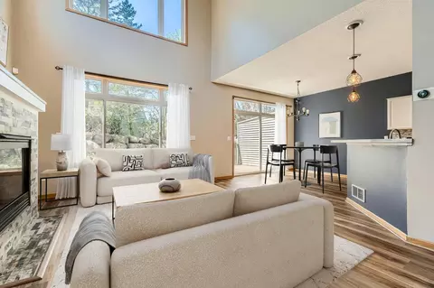 604 Crane Creek Ln, Eagan, MN 55121