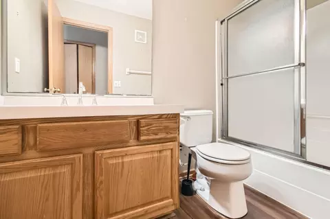Bath - 604 Crane Creek Ln, Eagan, MN 55121 photo 3 of 5