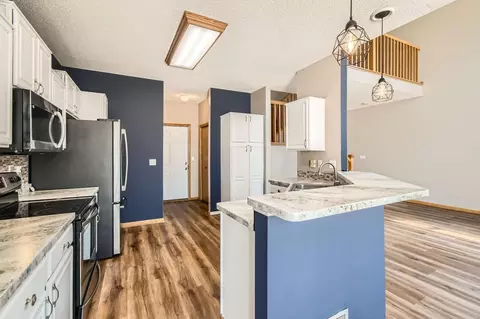 Kitchen - 604 Crane Creek Ln, Eagan, MN 55121 photo 2 of 4
