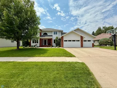 4127 S Rivershore Dr, Moorhead, MN 56560