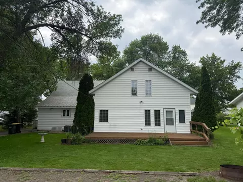 306 1st St, Belview, MN 56214